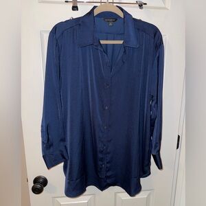 Banana Republic Women’s Navy Blue Button-Up Shirt